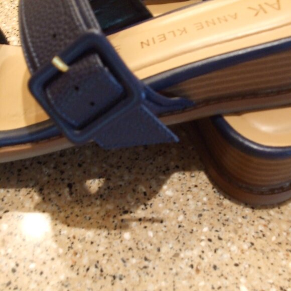 Anne Klein Ladies Navy Sandals Slip On! 9 1/2 - Picture 3 of 4